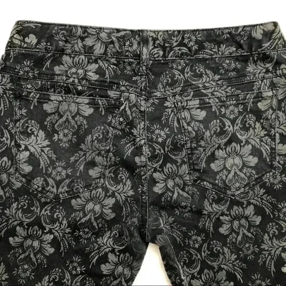 Free People Skinny Jeans Black & Grey Floral  Sz 27 - Picture 11 of 16